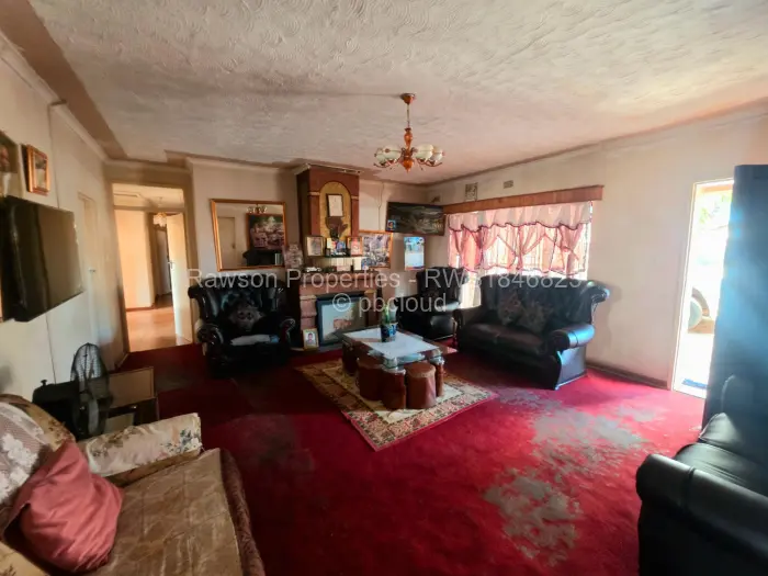 5 Bedroom House for Sale in Mainway Meadows, Harare