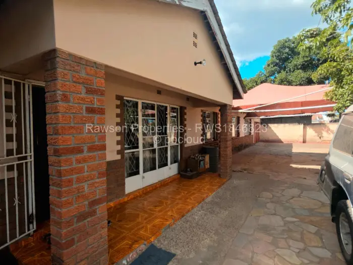 5 Bedroom House for Sale in Mainway Meadows, Harare