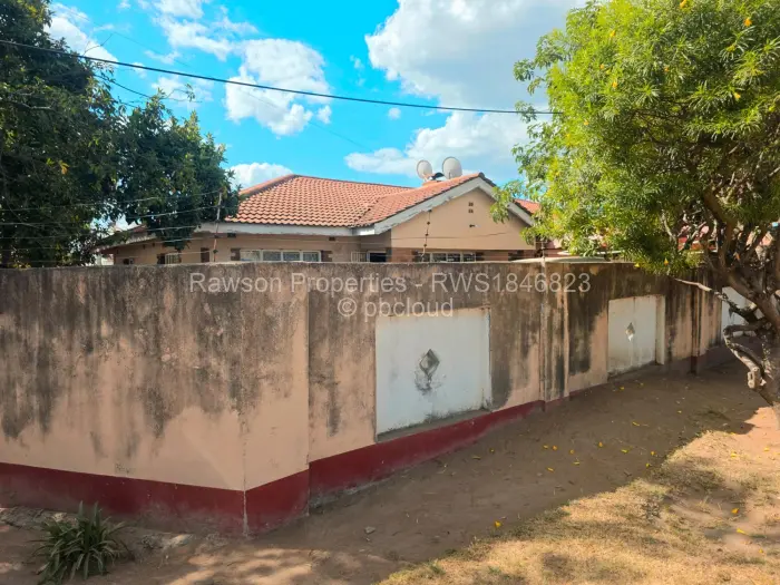 5 Bedroom House for Sale in Mainway Meadows, Harare
