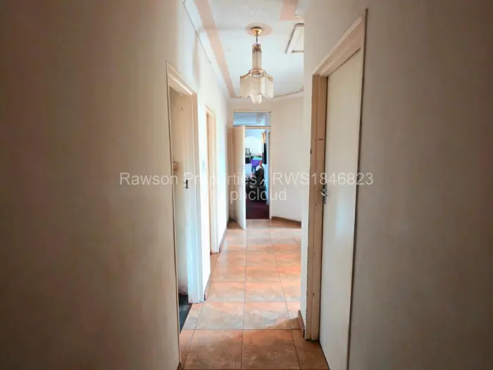 5 Bedroom House for Sale in Mainway Meadows, Harare