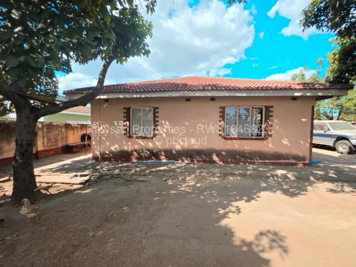 5 Bedroom House for Sale in Mainway Meadows, Harare
