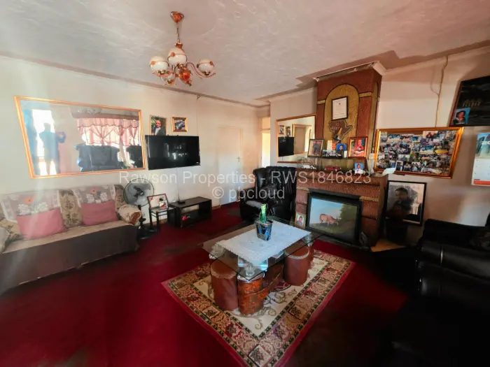 5 Bedroom House for Sale in Mainway Meadows, Harare