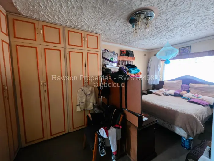 5 Bedroom House for Sale in Mainway Meadows, Harare