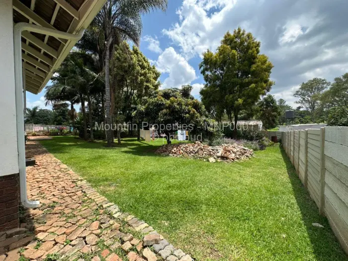 6 Bedroom House for Sale in Chisipite, Harare