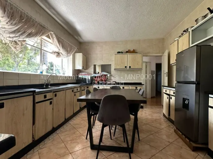 6 Bedroom House for Sale in Chisipite, Harare