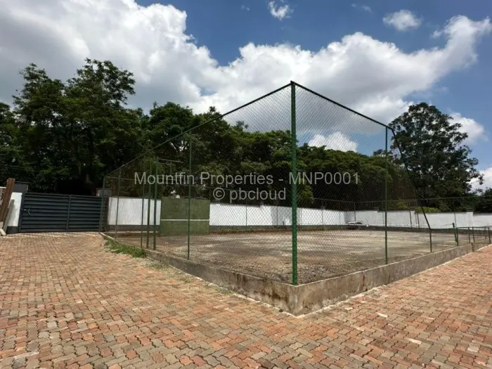 6 Bedroom House for Sale in Chisipite, Harare