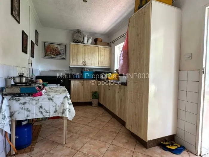 6 Bedroom House for Sale in Chisipite, Harare