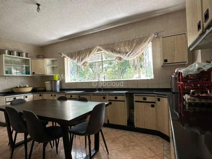 6 Bedroom House for Sale in Chisipite, Harare