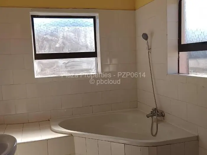 3 Bedroom House to Rent in Bluff Hill, Harare