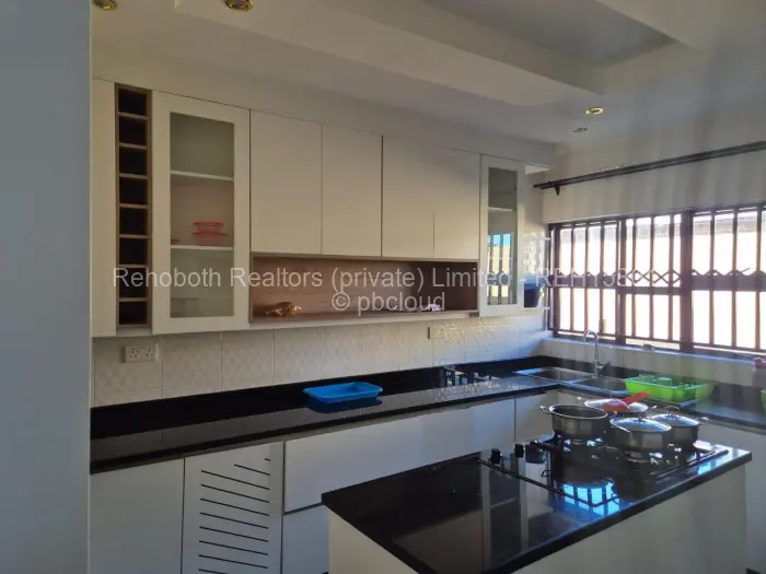 5 Bedroom House to Rent in Sandton Park, Harare