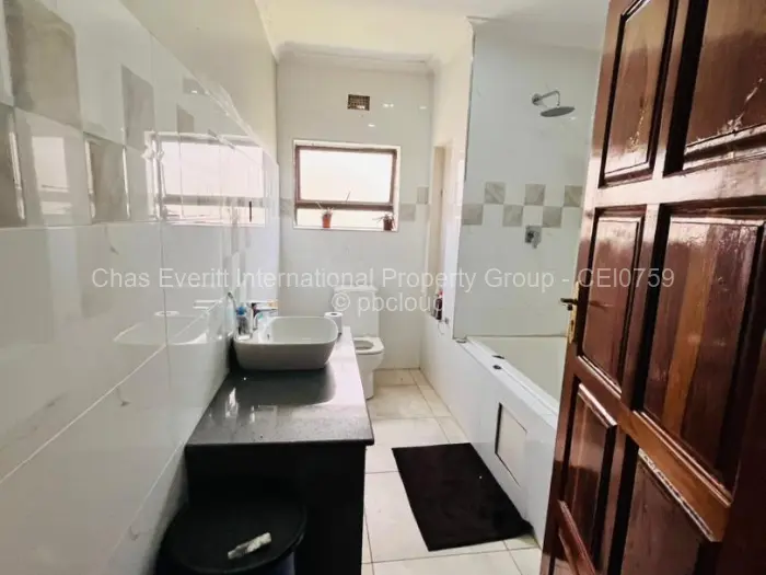 Flat/Apartment to Rent in Monavale