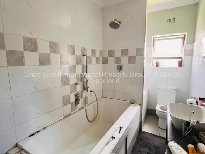 Flat/Apartment to Rent in Monavale