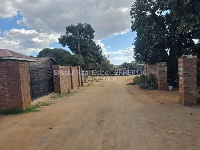 4 Bedroom House for Sale in Chitungwiza, Chitungwiza