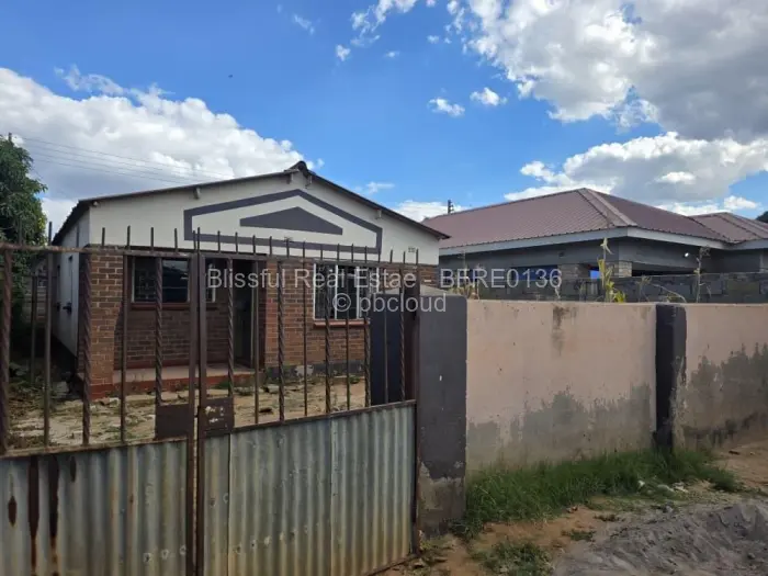 4 Bedroom House for Sale in Chitungwiza, Chitungwiza