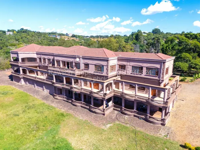 8 Bedroom House for Sale in Hogerty Hill, Harare