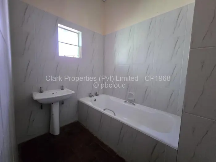 3 Bedroom House for Sale in Mazvikadei, Mazvikadei