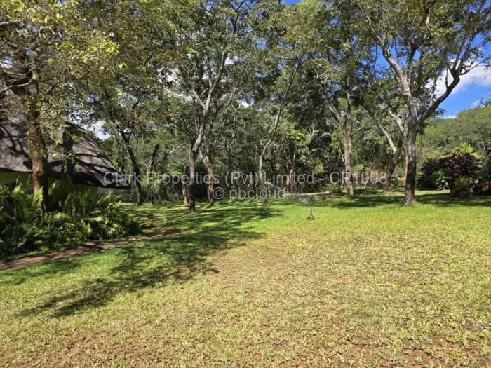 3 Bedroom House for Sale in Mazvikadei, Mazvikadei