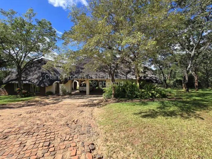 3 Bedroom House for Sale in Mazvikadei, Mazvikadei