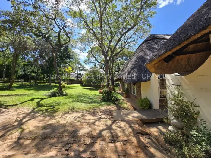 3 Bedroom House for Sale in Mazvikadei, Mazvikadei