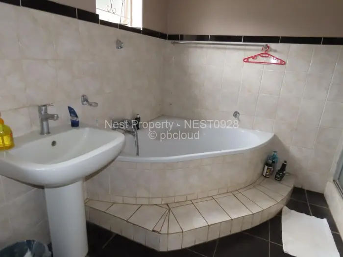 4 Bedroom House for Sale in Alexandra Park, Harare