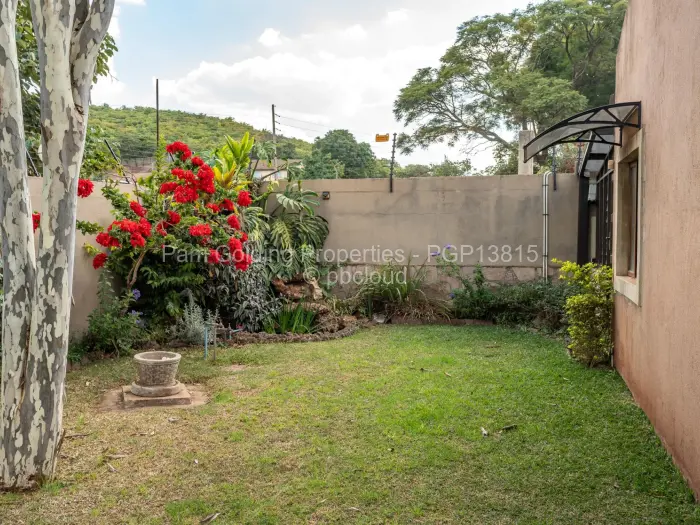 5 Bedroom House for Sale in Kambuzuma, Harare