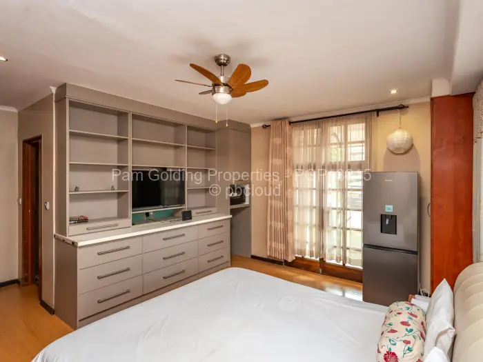 5 Bedroom House for Sale in Kambuzuma, Harare