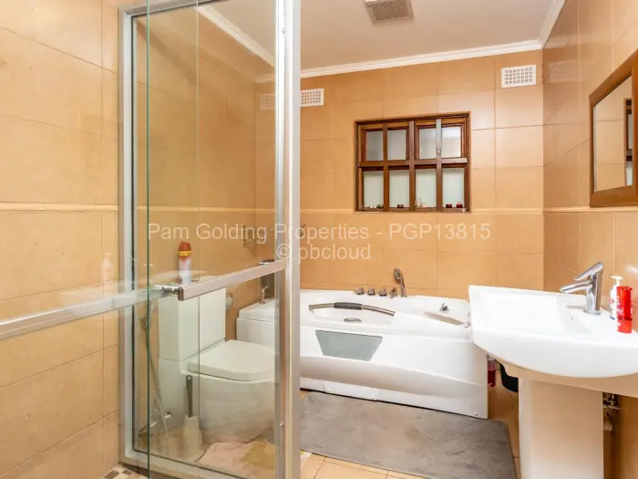 5 Bedroom House for Sale in Kambuzuma, Harare