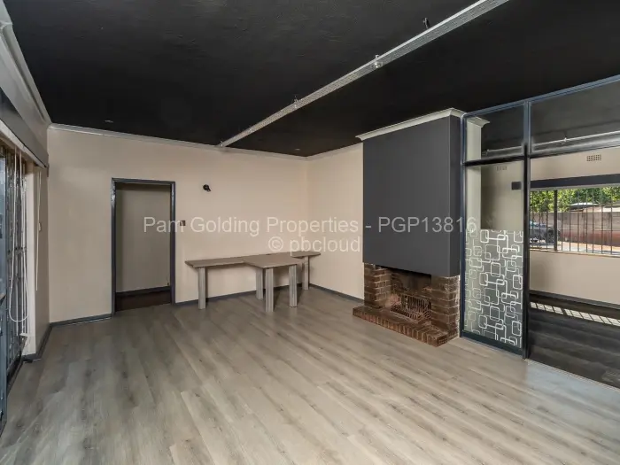 Office to Rent in Highlands