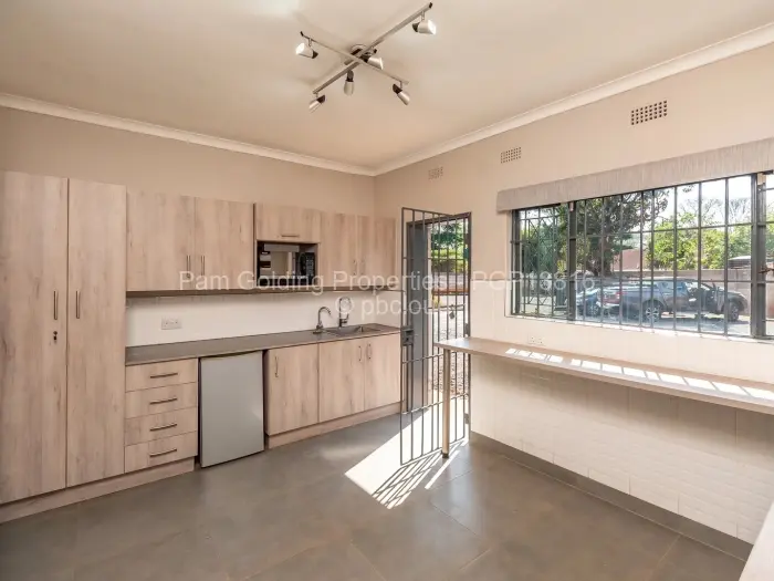 Office to Rent in Highlands