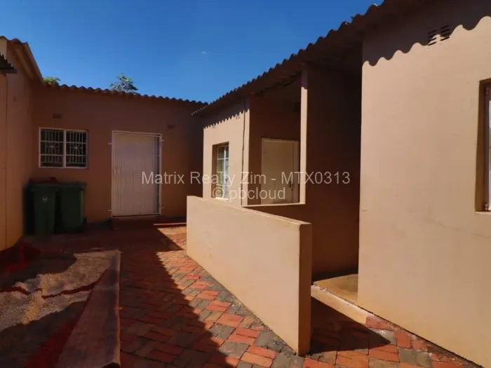 4 Bedroom House for Sale in Alexandra Park, Harare