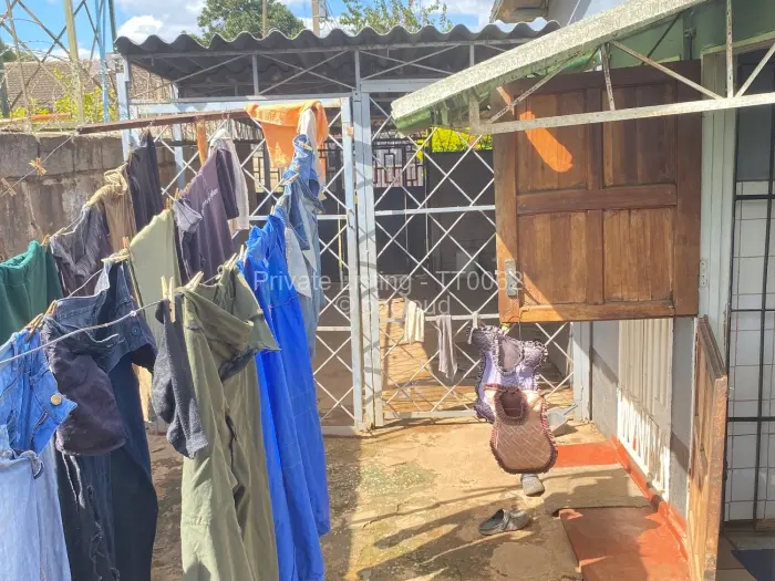 5 Bedroom House for Sale in Glenville, Bulawayo