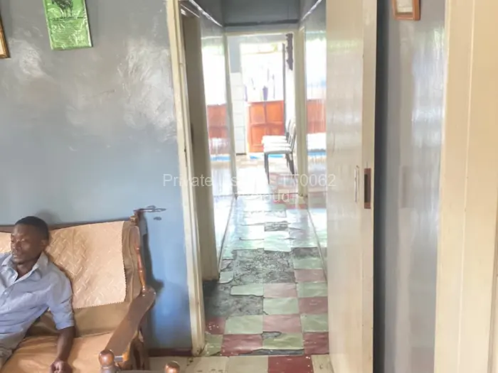 5 Bedroom House for Sale in Glenville, Bulawayo