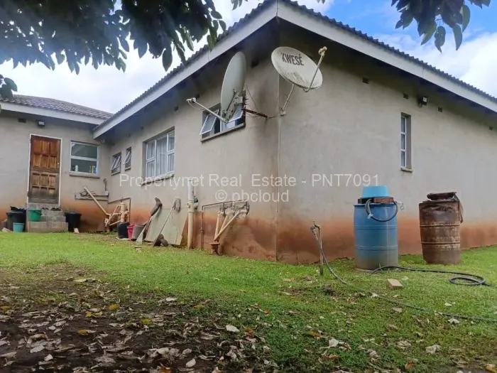 4 Bedroom Cottage/Garden Flat for Sale in Quinnington, Harare