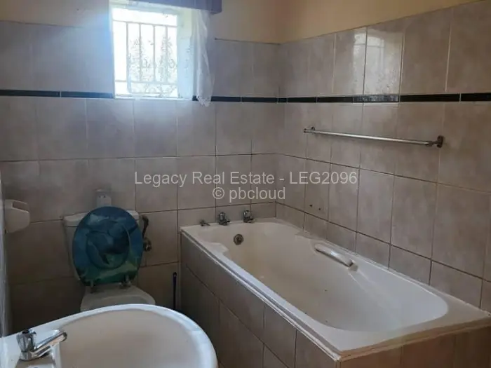 5 Bedroom House to Rent in Marlborough, Harare