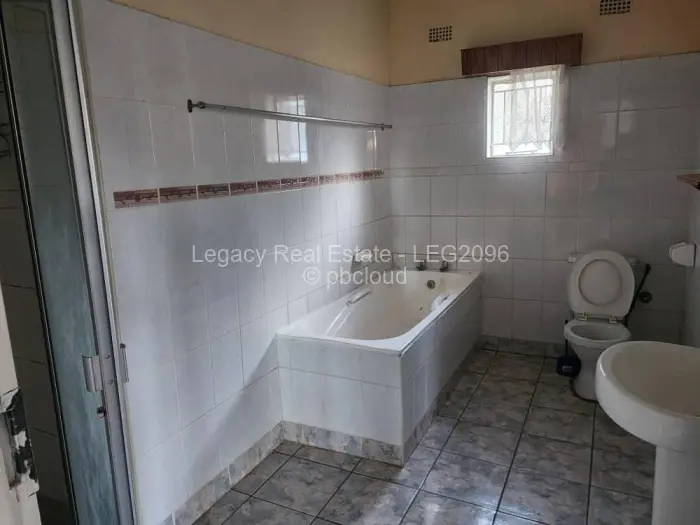 5 Bedroom House to Rent in Marlborough, Harare