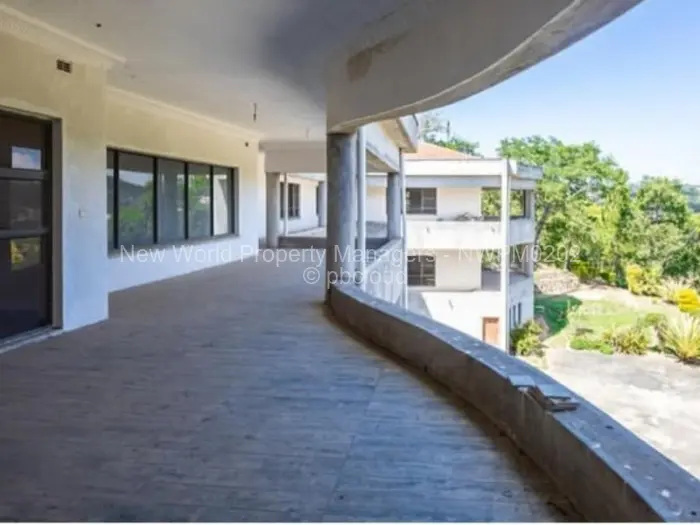 6 Bedroom House for Sale in Carrick Creagh Estate, Harare