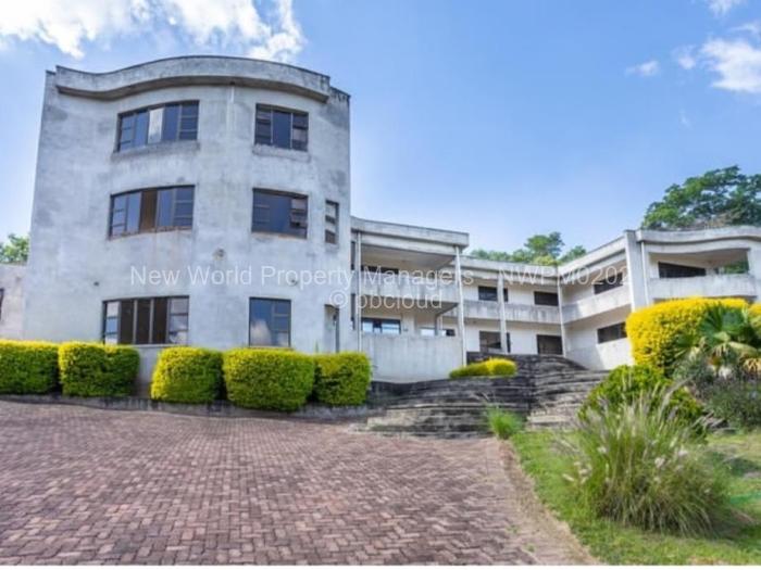 6 Bedroom House for Sale in Carrick Creagh Estate, Harare