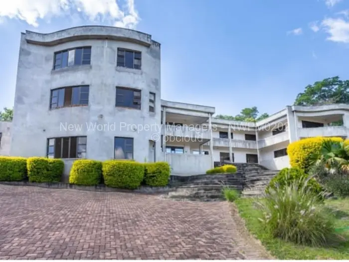 6 Bedroom House for Sale in Carrick Creagh Estate, Harare