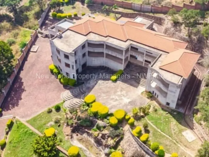 6 Bedroom House for Sale in Carrick Creagh Estate, Harare
