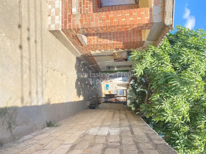 5 Bedroom House for Sale in Chitungwiza, Chitungwiza