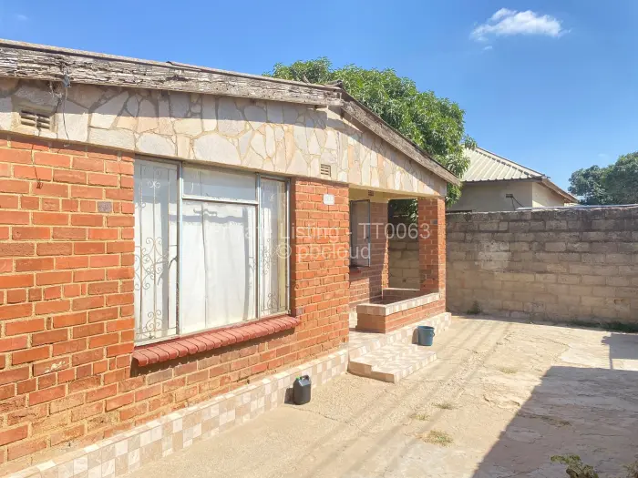 5 Bedroom House for Sale in Chitungwiza, Chitungwiza