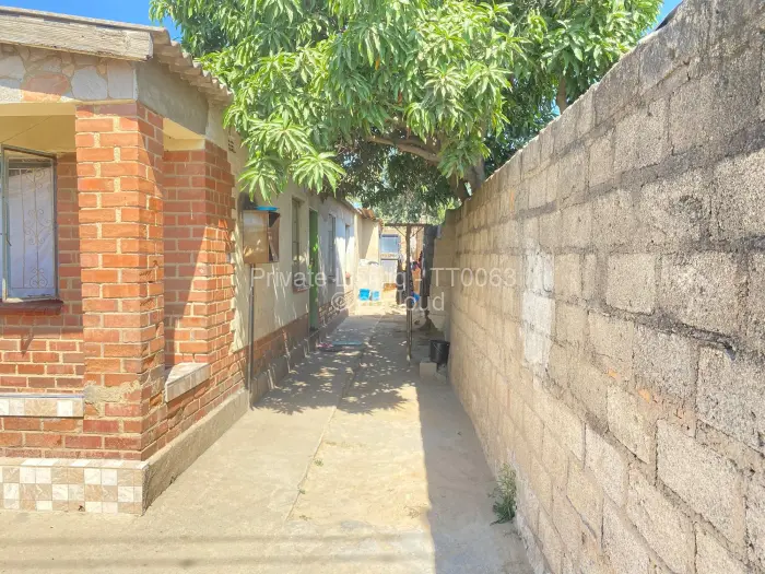 5 Bedroom House for Sale in Chitungwiza, Chitungwiza