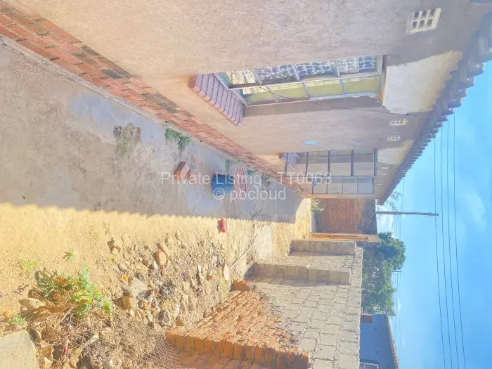 5 Bedroom House for Sale in Chitungwiza, Chitungwiza