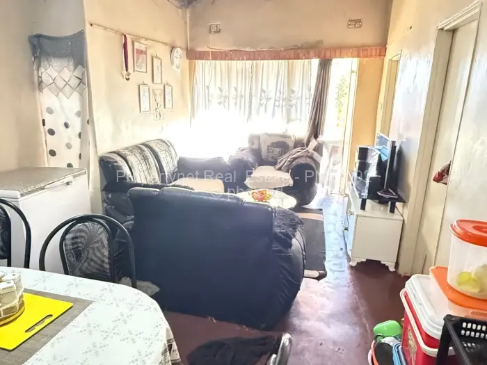 4 Bedroom House for Sale in Zengeza, Chitungwiza