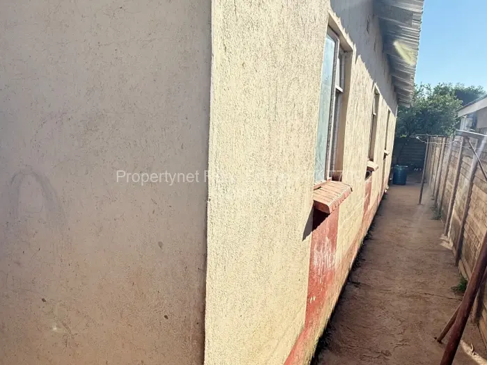 4 Bedroom House for Sale in Zengeza, Chitungwiza
