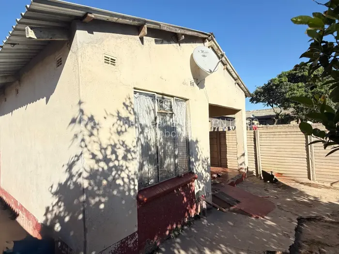 4 Bedroom House for Sale in Zengeza, Chitungwiza