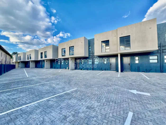 Townhouse/Cluster to Rent in Strathaven, Harare