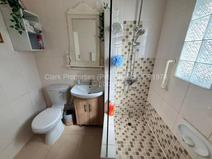 Flat/Apartment to Rent in Avondale