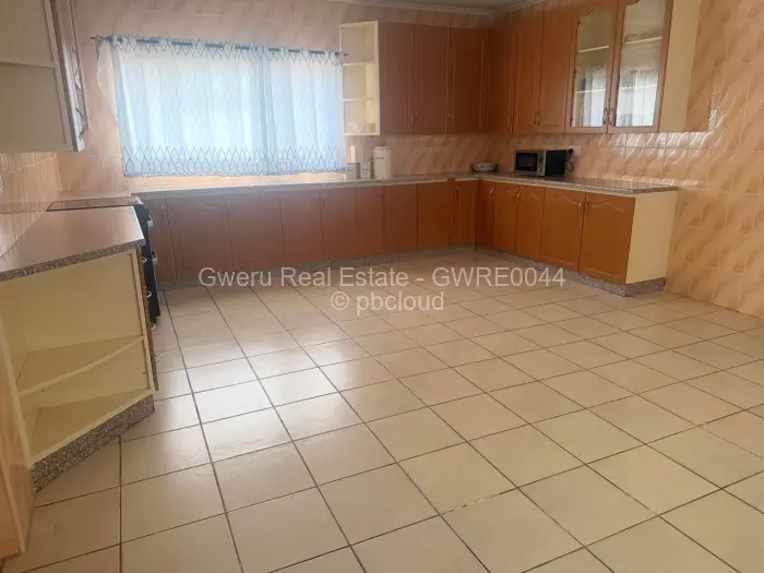 5 Bedroom House for Sale in Southview, Gweru
