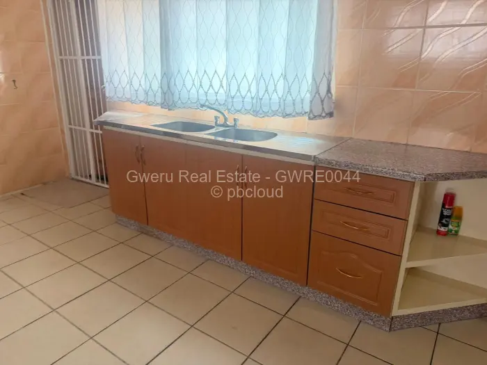 5 Bedroom House for Sale in Southview, Gweru